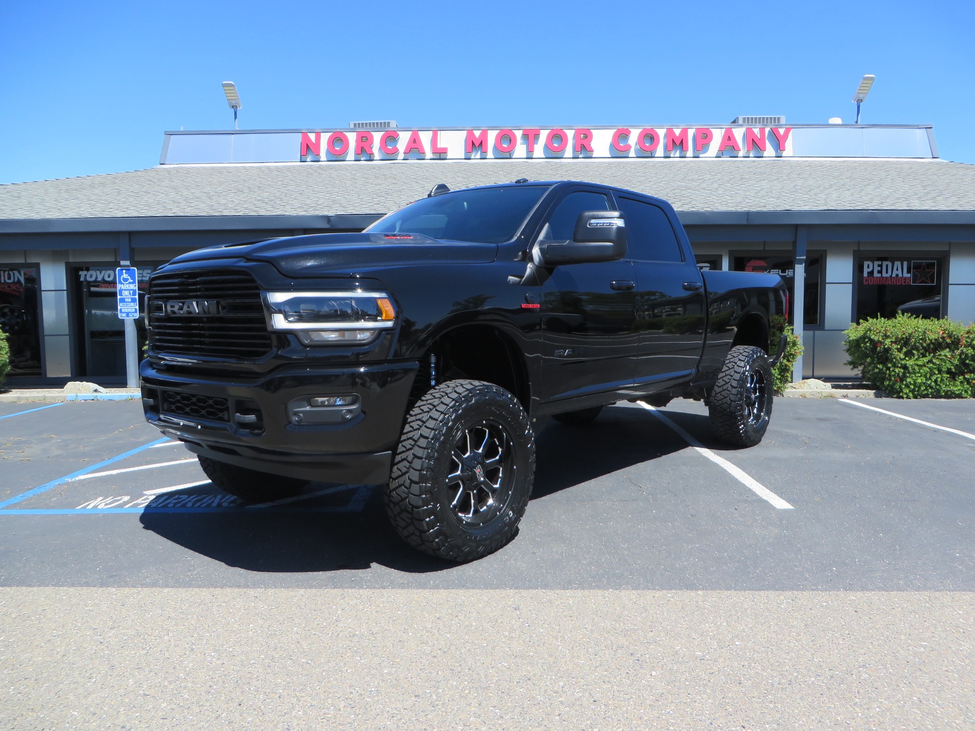 photo of 2023 RAM 2500 Laramie Crew Cab SWB 4WD